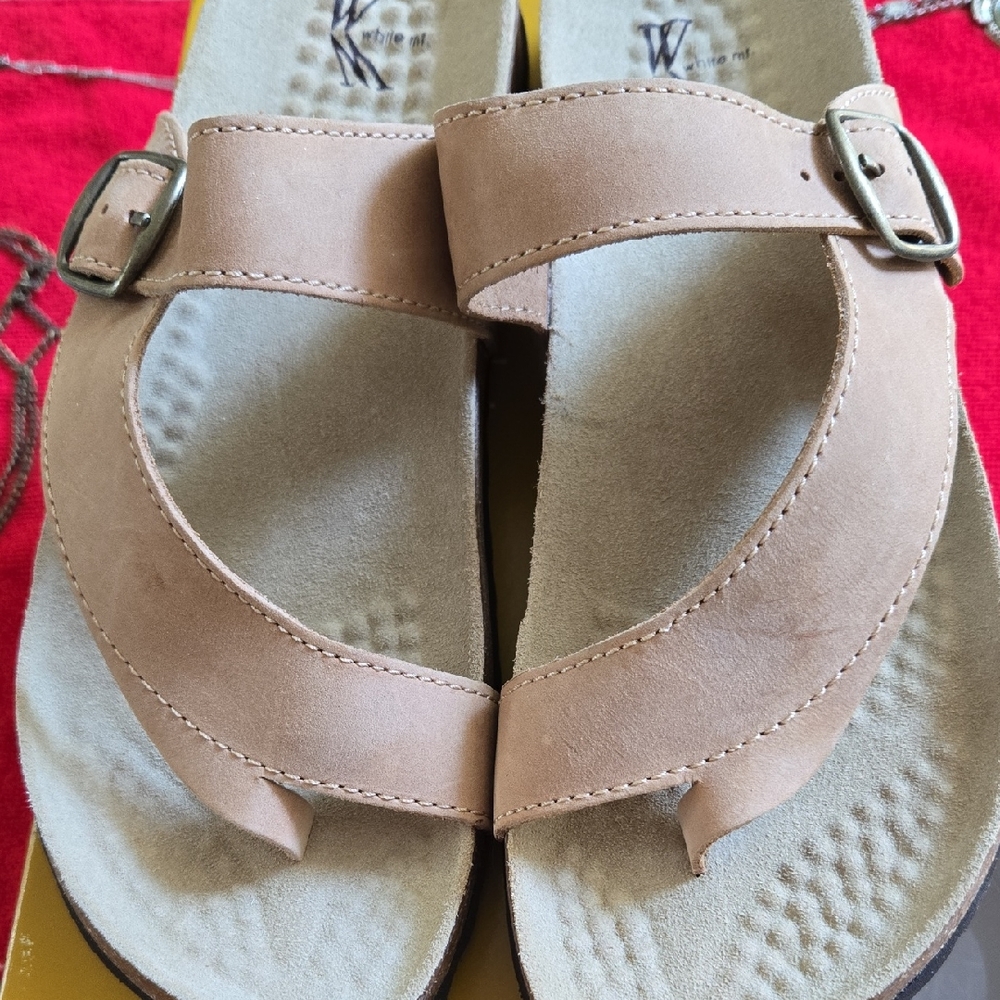 WHITE MOUNTAIN Tan Leather Thong Sandal NIB WMNS. SZ 10. (BOX)